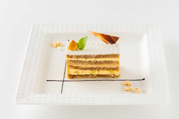 フットマンケーキ「ヘーゼルナッツのバタークリームケーキ」